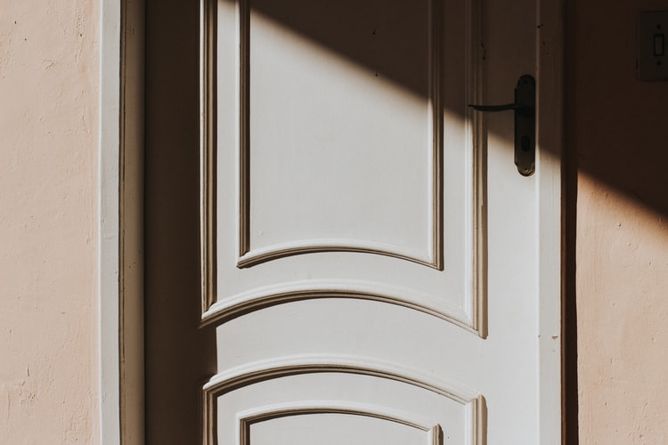 ¿Cuál elegir? ¿Puerta blindada o puerta acorazada?